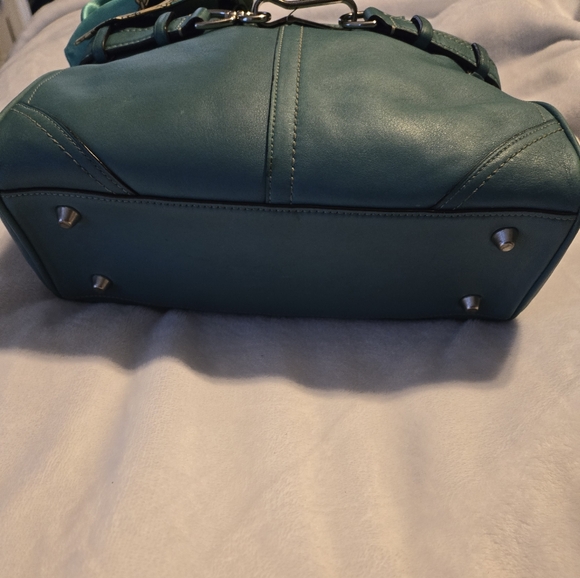 Coach Hampton Blue Leather Shoulder Bag with Gold Accents - Picture 4 of 13